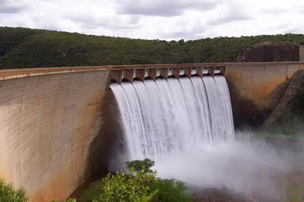 Wall of the Pongolapoort dam.