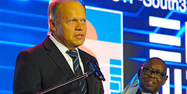 Prof Attie Jonker receives the Innovation Award for SMEs on behalf of Jonker Sailplanes (Pty) Ltd and the NWU.